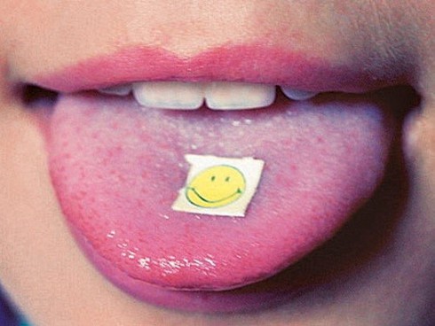 Dấu hiệu cảnh báo bạn nghiện tem giấy - ảnh 1