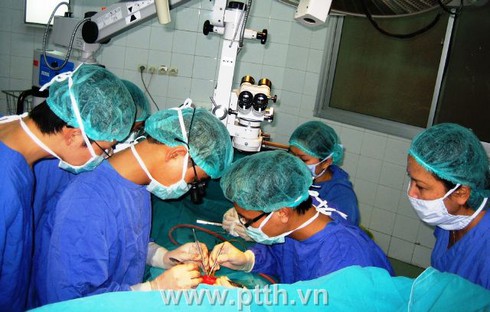 BV Việt Đức nối ghép thành công dương vật cùng 2 tinh hoàn bị đứt rời 10 tiếng - ảnh 1