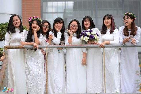 TP.HCM: Bắt buộc học sinh mặc áo dài tới trường - ảnh 1