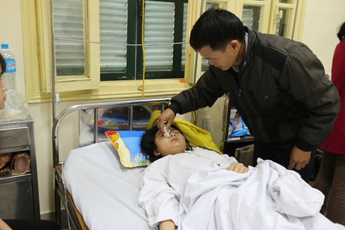 Mẹ bất lực trước ước mơ của con gái bị ung thư não - ảnh 1