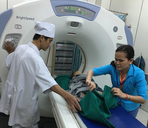Đẫm nước mắt với cô bé 19 tuổi, hiến tạng mẹ cứu 4 người - ảnh 1