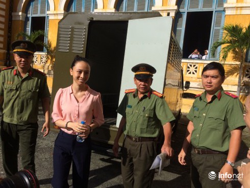 (Cập nhật) Phiên tòa xét xử Phương Nga: Chuyển thư tay qua lỗ thông gió - ảnh 3