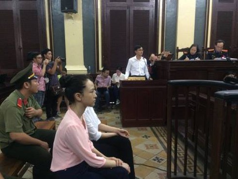 (Cập nhật) Phiên tòa xét xử Phương Nga: Chuyển thư tay qua lỗ thông gió - ảnh 8