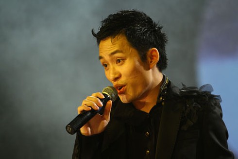 Tùng Dương `ủ lửa` với `Những chuyến đi`