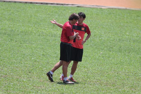 HLV Falko Goetz kiên quyết đuổi phóng viên