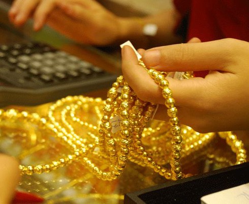 Vàng tiến sát mốc 46 triệu đồng/lượng