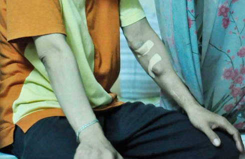 Tâm sự xót xa của mẹ cậu bé viết `bài văn lạ`