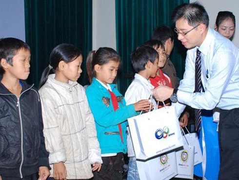 Ba tỷ đồng giúp trẻ em nghèo Thanh Hóa