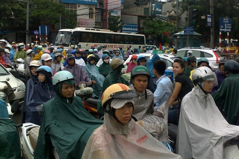 Đổi giờ làm: Các phương án đang `đá` nhau?