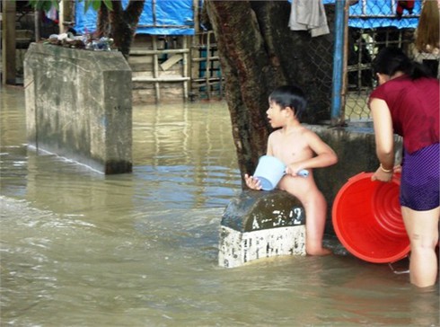 Cận cảnh Thừa Thiên - Huế sau lũ dữ