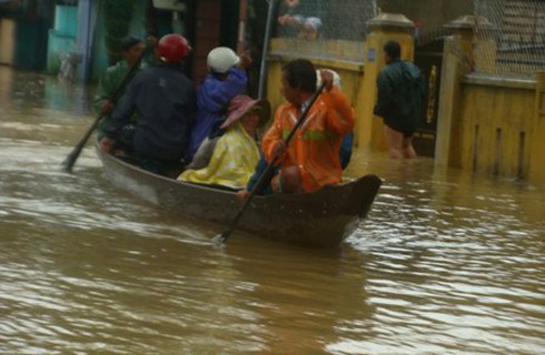 Cận cảnh Thừa Thiên - Huế sau lũ dữ
