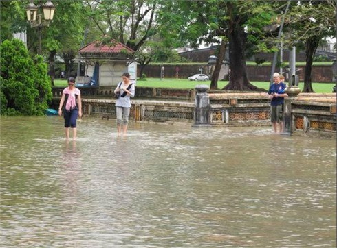 Cận cảnh Thừa Thiên - Huế sau lũ dữ