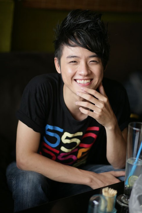 Phương Vy `đọ tài` với nhóm nhạc Hàn 2NE1