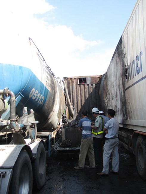 TNGT nghiêm trọng gây tắc QL1A qua hầm Hải Vân