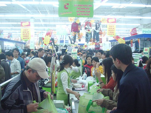 Ngày vàng khuyến mãi: Hết cảnh ngập trong… biển người