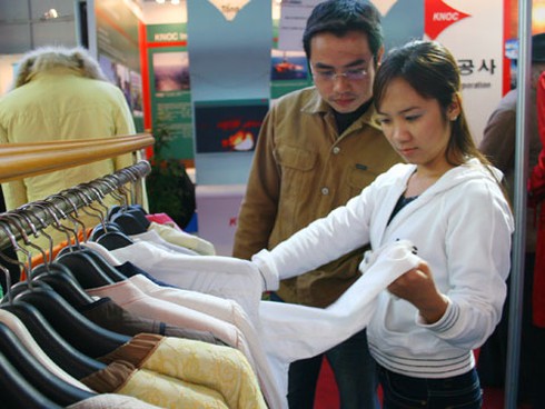 Ngày vàng khuyến mãi: Hết cảnh ngập trong… biển người