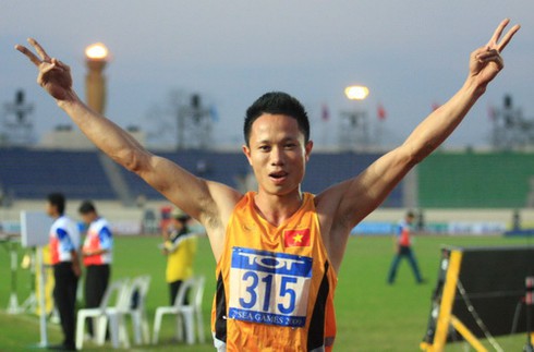 `Siêu nhân` Vũ Văn Huyện mang về chiếc HCV thứ 17