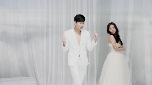 Dương Triệu Vũ `soán ngôi` Uyên Linh