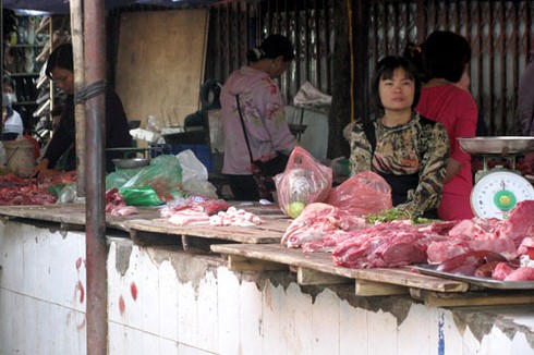 Giá thực phẩm Tết tăng “nhẹ”