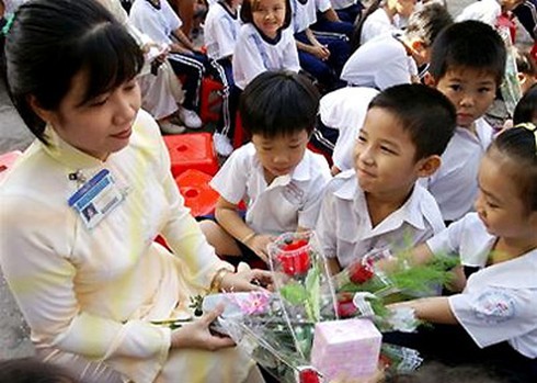 Hướng dẫn tổ chức chào mừng Ngày Nhà giáo Việt Nam