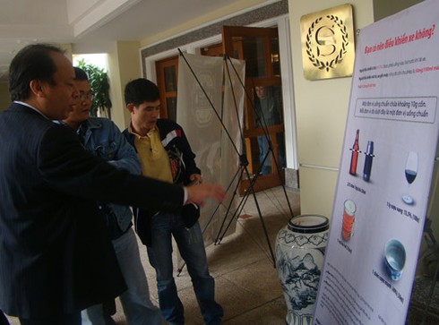 `Áp sát` nhà hàng, quán nhậu kiểm tra nồng độ cồn