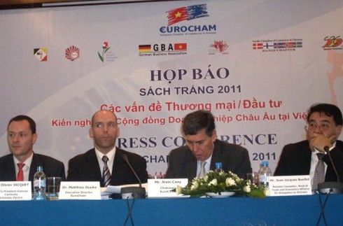 Xuất bản Sách Trắng về thương mại, đầu tư và kiến nghị