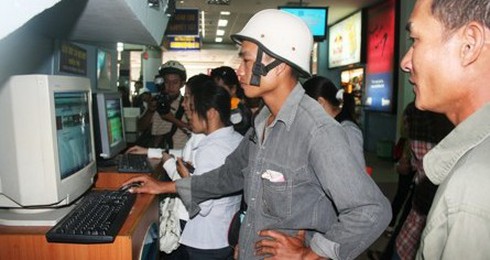 Vé tàu Tết 2012: Hơn 19.800 chỗ được đặt trong ngày đầu tiên