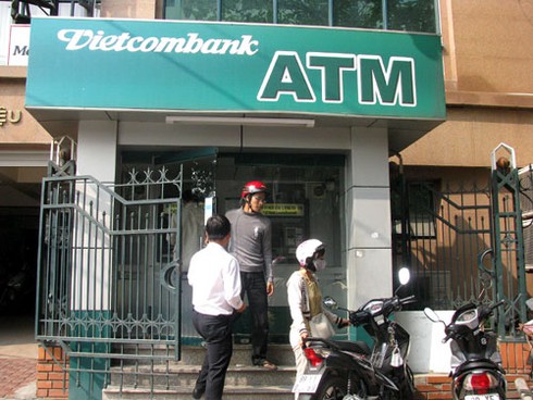 Đổ xô rút tiền ATM Vietcombank