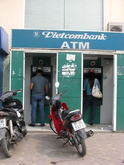 Đổ xô rút tiền ATM Vietcombank