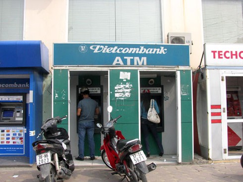 Đổ xô rút tiền ATM Vietcombank