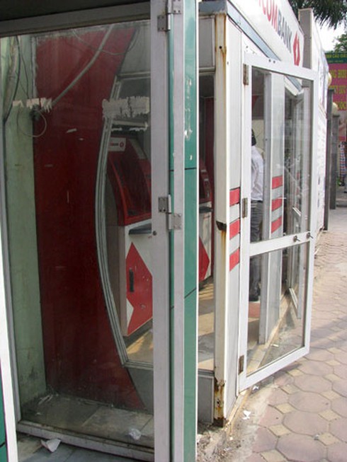 Đổ xô rút tiền ATM Vietcombank