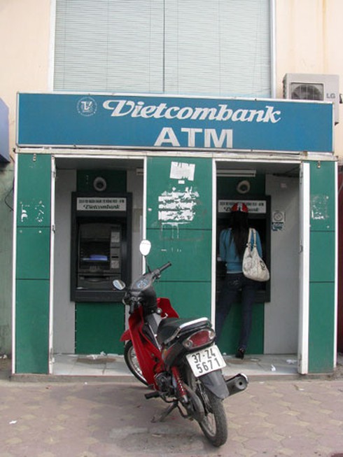 Đổ xô rút tiền ATM Vietcombank