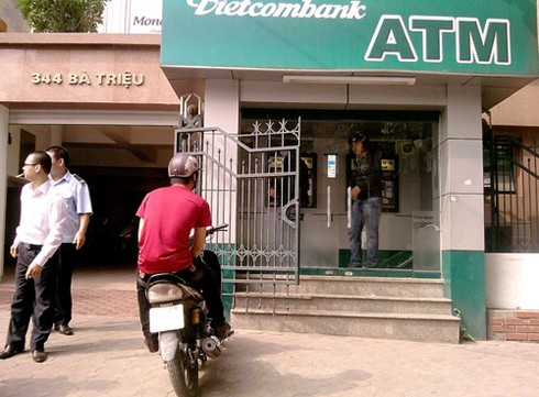 Đổ xô rút tiền ATM Vietcombank