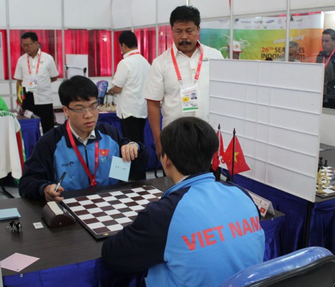 Bắn súng lập 'hat-trick', Việt Nam có 51 HCV