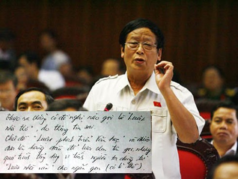 Tên Luật Nhà văn là do... 'cậu đánh máy nào đó' đặt!