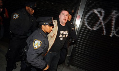 Đàn áp Phố Wall: Phóng viên cũng `gô cổ`