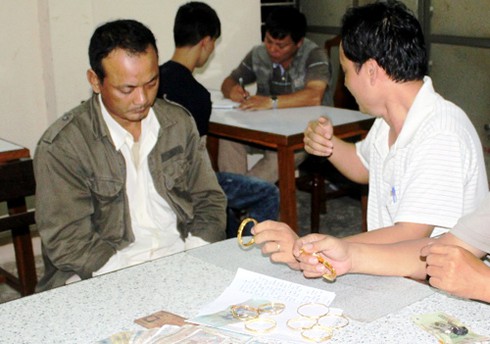 Đà Nẵng: Bắt hai kẻ cướp tiệm vàng sau 24 giờ