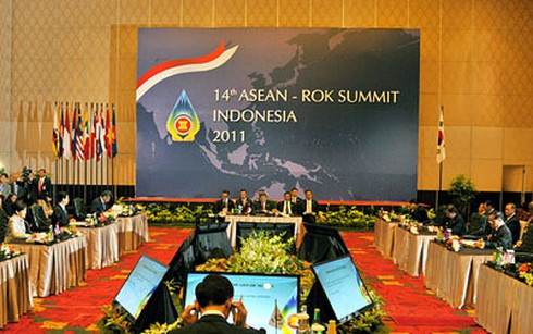 Thủ tướng dự họp cấp cao giữa ASEAN và các nước lớn