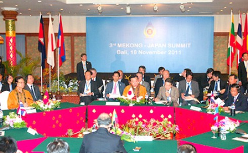 Thủ tướng dự họp cấp cao giữa ASEAN và các nước lớn