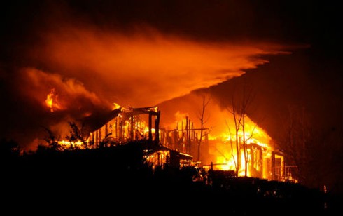 Mỹ: Ban bố tình trạng khẩn cấp vì cháy rừng