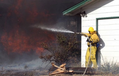 Mỹ: Ban bố tình trạng khẩn cấp vì cháy rừng