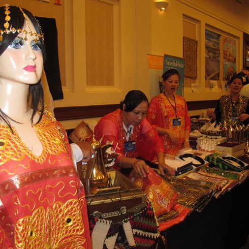 Nhộn nhịp Lễ hội Từ thiện Charity Bazaar