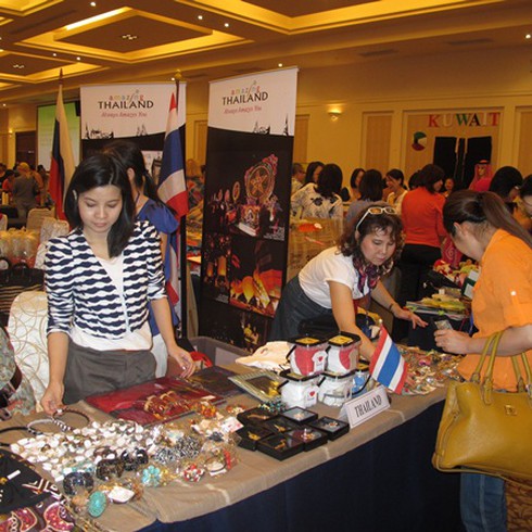 Nhộn nhịp Lễ hội Từ thiện Charity Bazaar