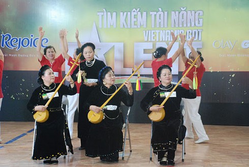 Hát then, đàn tính đọ với Kpop, hiphop