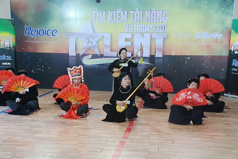 Hát then, đàn tính đọ với Kpop, hiphop