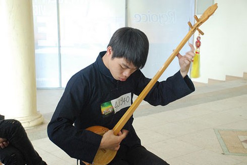 Hát then, đàn tính đọ với Kpop, hiphop