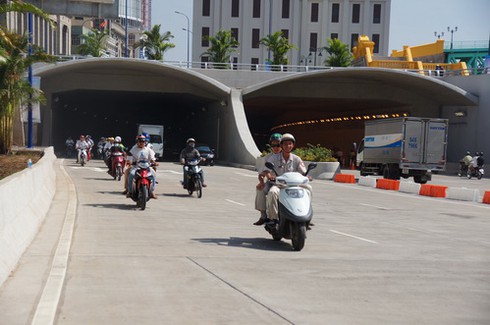 Hồ hởi ngày đầu qua hầm Thủ Thiêm