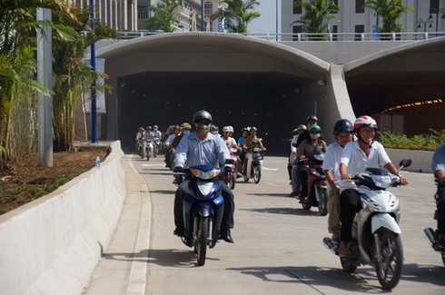 Hồ hởi ngày đầu qua hầm Thủ Thiêm