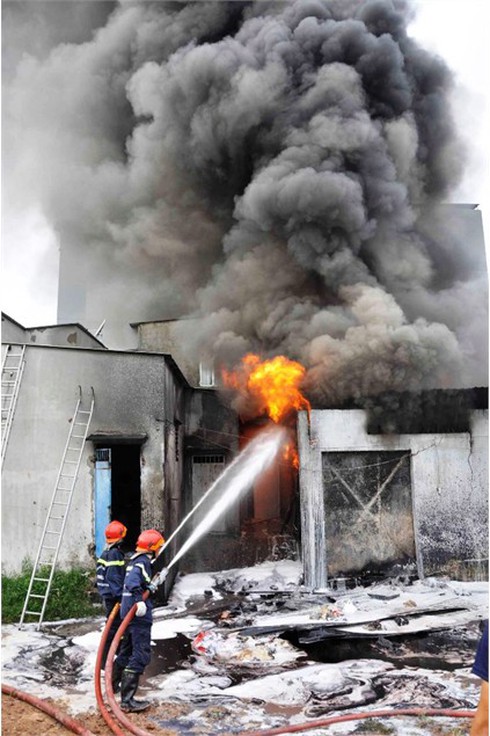 TP. HCM: Cháy lớn tại kho chứa sơn