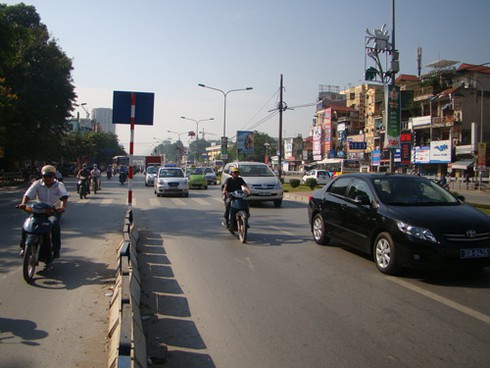 `Phân làn đường giống như trò đùa`